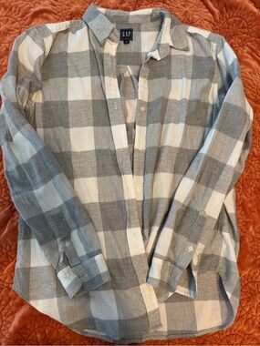 GAP Womans Gray and White Plaid Button-Down Shirt